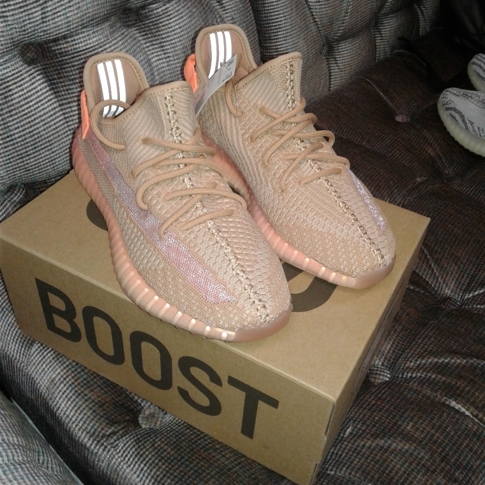 Yeezy 350 v2 Clay